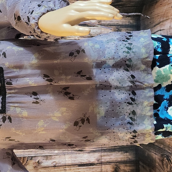 I.N.C Women's 100% Pure Silk Floral Long Sleeve Blouse Size 6 - Picture 3 of 11